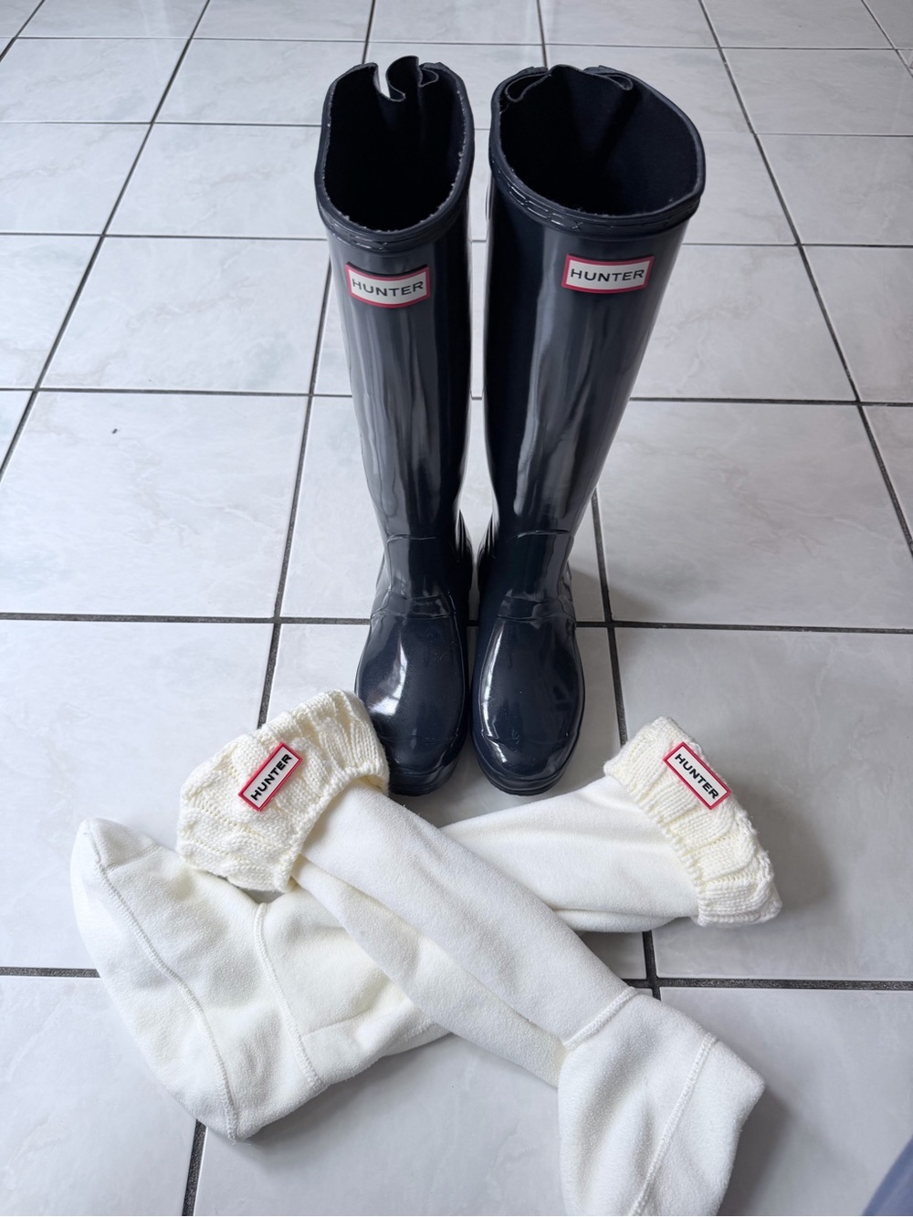 Hunter Women’s Navy Gloss Rain Boots Wide Calf with Cream Boot Socks